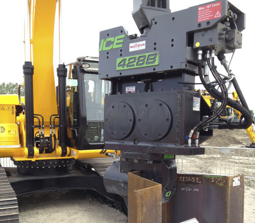 Enfonce-pieux hydraulique - 428B - International Construction Equipment BV - vibrant / monté sur excavateur