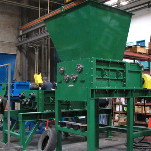 Déchiqueteur primaire - Quad® Q70 - SSI Shredding Systems, Inc. - à 4 arbres / papier / pour déchets électroniques
