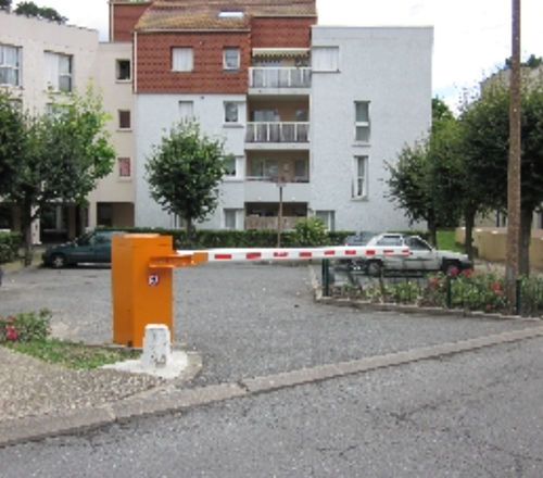 Barrière d'accès - BL 40 - TGO - levante / avec rideau métallique