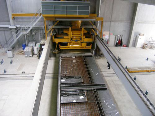 Épandeur de béton - AVERMANN Maschinenfabrik GmbH & Co. KG