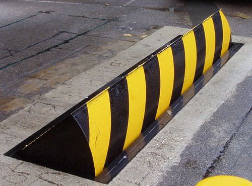 Borne escamotable hydraulique - 2 150 x 735 x 570 mm | RB680 - Avon Barrier - road-blocker