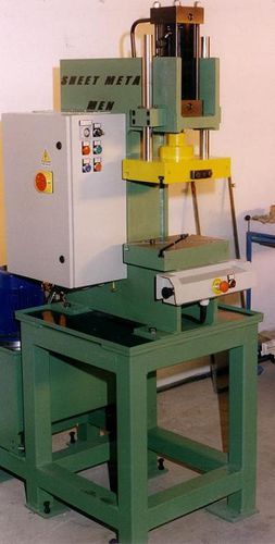 Presse hydraulique - Sheet Metal Men s.r.l. - pour assemblage / pour tôle / à col de cygne