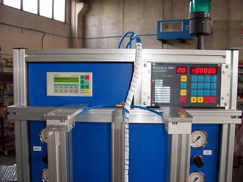 Testeur d'étanchéité pour filtres à huile - Sheet Metal Men s.r.l. - avec automate programmable