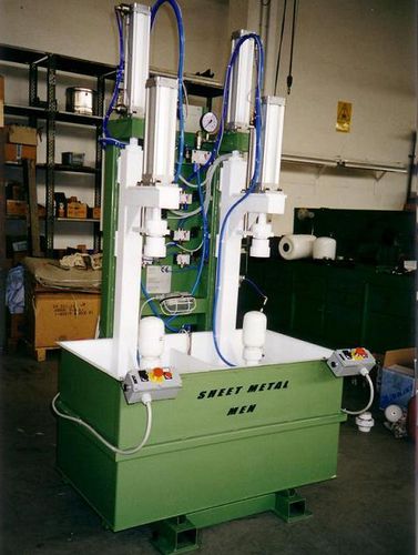 Testeur d'étanchéité linéaire - Sheet Metal Men s.r.l. - pour vase d'expansion