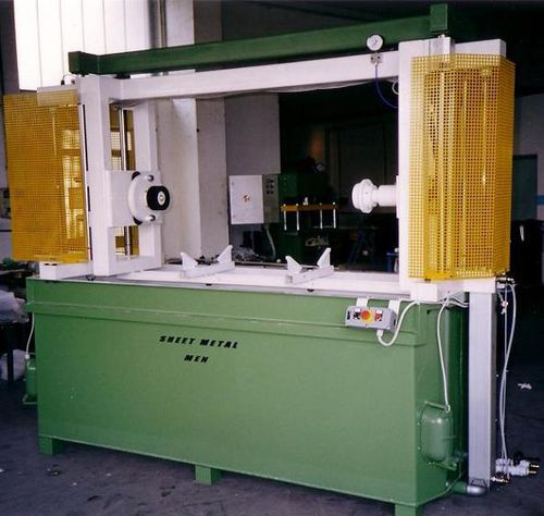 Testeur d'étanchéité pour vase d'expansion - Sheet Metal Men s.r.l.