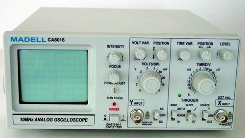Oscilloscope analogique - Madell Technology - sur table
