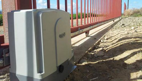 Actionneur électrique - MOOVY - QUIKO ITALY - linéaire / en aluminium / pour portail coulissant