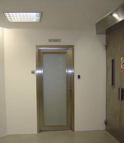 Porte battante - VRF-90 series - ALFATECO MADRID S.A. - en métal / en verre / industrielle