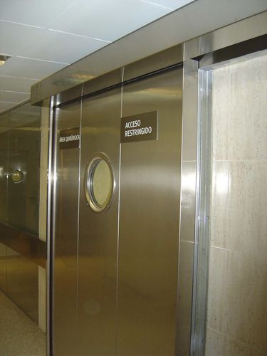 Porte coulissante - ALFATECO MADRID S.A. - en acier inoxydable / en aluminium anodisé / pour l'intérieur