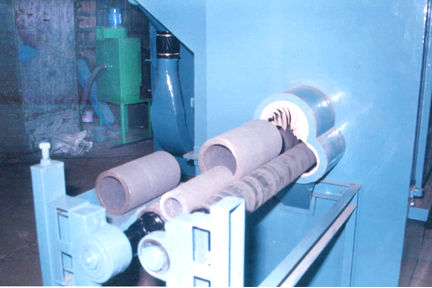 Grenailleuse à convoyeur à rouleaux - Synco Industries - pour tubes / pour métal / automatique