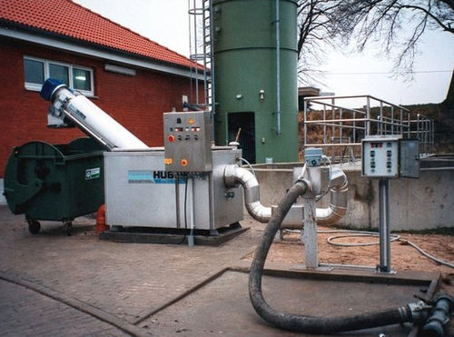 Machine de criblage de boues d'épuration - ROTAMAT® Ro3 - Huber Technology - à vis / à tambour / pour eaux usées