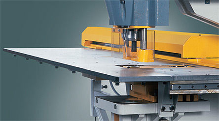 Table de positionnement linéaire - Kingsland Engineering - motorisée / mono-axe
