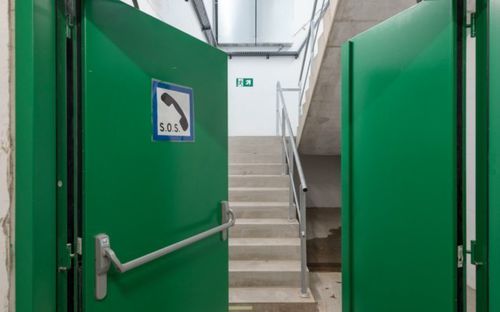 Porte battante - HEINEN SONDERMASCHINENBAU Neustadt GmbH - pour l'intérieur / rapide / coupe-feu