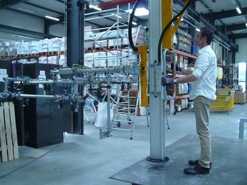 Manipulateur à ventouse - X280 - SAPELEM - pour la manutention de composants automobiles / équilibré / pour l'industrie automobile