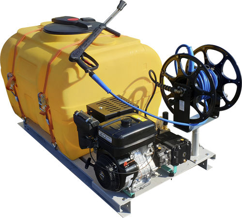 Cuve pour le nettoyage - CEMO - en PE / avec pompe à eau / haute pression