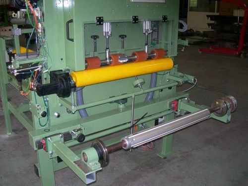 Machine de découpe par guillotine - ITEKS - pour tissus / de déroulage / électrique