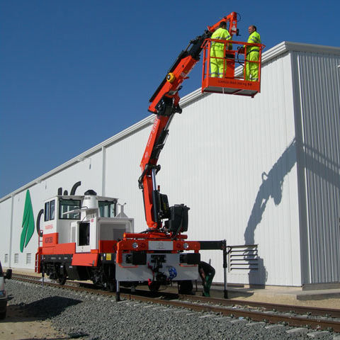 Grue pour applications ferroviaires - Railway series - Fassi gru S.p.A - sur rail / articulée / de chargement