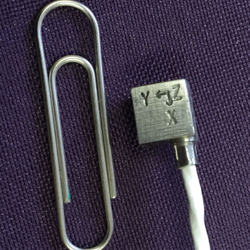 Accéléromètre triaxial - AT/18 - DJB Instruments UK Ltd - IEPE / à cisaillement / avec électronique intégrée