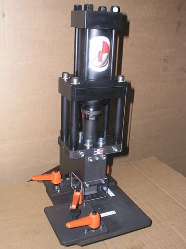 Encocheuse électrohydraulique - Grangier Constructeur