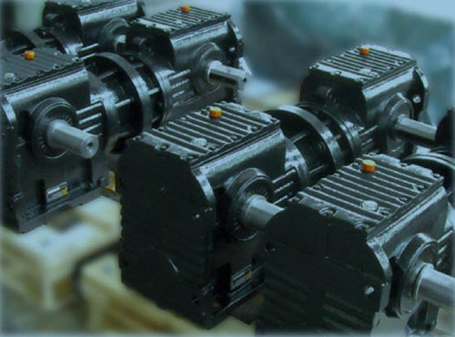 Réducteur à engrenages cylindriques - ZMM Bulgaria Holding AD - à vis sans fin / orthogonal / pour transmission