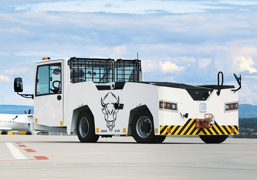 Tracteur d'avions - »BISON« D 370 - Goldhofer - électrique / diesel / à 4 roues