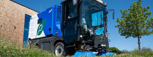 Balayeuse électrique - eCleango 550 series - Aebi Schmidt Holding AG  - autoportée / de voirie / avec 2 brosses