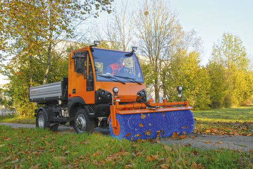 Balayeuse sur camion - LKS series - Aebi Schmidt Holding AG  - hydraulique / d'extérieur / compacte
