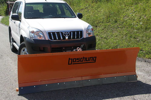 Chasse-neige pour véhicules légers - Boschung Mecatronic AG
