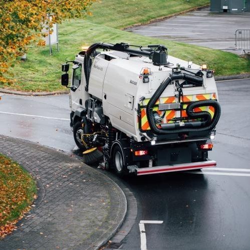 Balayeuse sur camion - MaxPowa V65 - Bucher Municipal AG - thermique / pour espace public / de feuilles