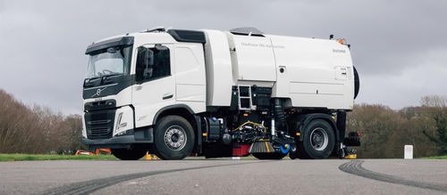 Balayeuse sur camion - MaxPowa V80 - Bucher Municipal AG - thermique / d'extérieur / de feuilles