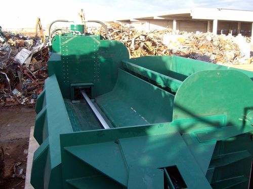 Presse à balles pour ferraille - KATANA 378 - ECOTECNICA S.R.L.  - verticale / à chargement par le haut / à canal