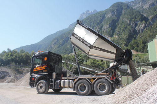 Benne de camion à 3 essieux - MEILLER F. X. Fahrzeug- und Maschinenfabrik GmbH & Co KG - à 4 essieux