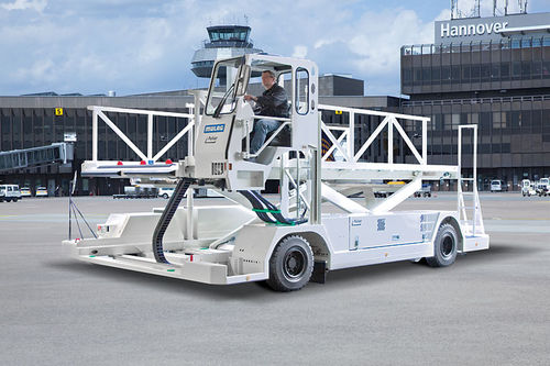 Tracteur diesel - MULAG Fahrzeugwerk Heinz Wössner GmbH u. Co. KG - à 4 roues / à conducteur porté assis / d'avions