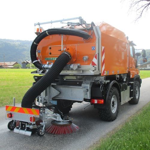 Balayeuse pour véhicule porteur - UKM - Gebrüder TRILETY GmbH  - hydraulique / pour espace public / de poussières
