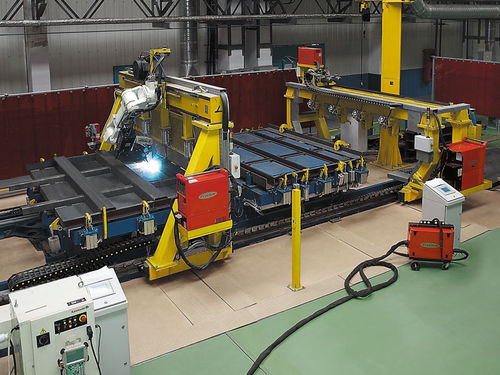 Cellule robotisée d'assemblage - Techvagonmash - de soudage à l'arc / de soudage MIG-MAG / de chargement