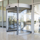 porte tournante / pivotante / en aluminium / en verre