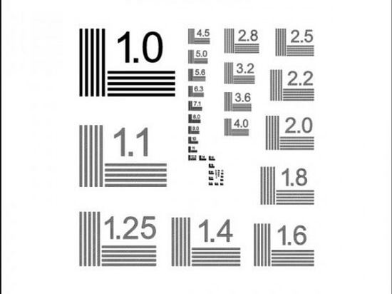 Micromètre à étages pour l'étalonnage des logiciels de mesure