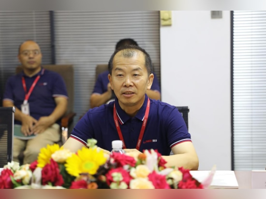 Une délégation de l'association chinoise de l'industrie des métaux non ferreux visite Shenyang Longi pour des échanges techniques sur les métaux recyclés