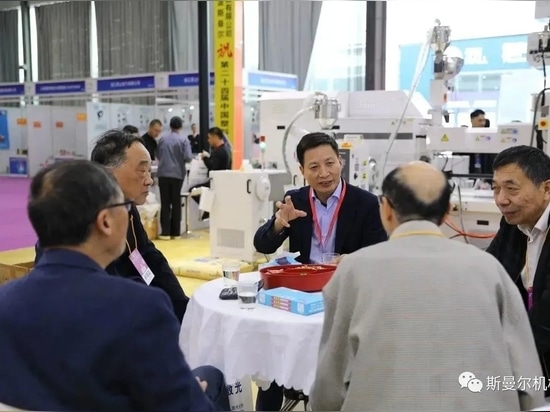 SANTSAI occupe le devant de la scène au Yuyao Plastic Expo 2023 avec des machines de moulage par injection électriques et des équipements auxiliaires pour le plastique à la pointe de la technologie