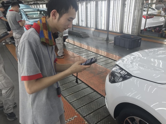 Meilleure production de l'atelier automobile avec l'ordinateur robuste Emdoor