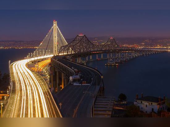 Prolongation de pont en Baie de San Franciso. Source : Wikipedia/Frank Schulenberg