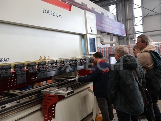 DXTECH accueille des clients espagnols pour une visite d'usine et une expérience pratique