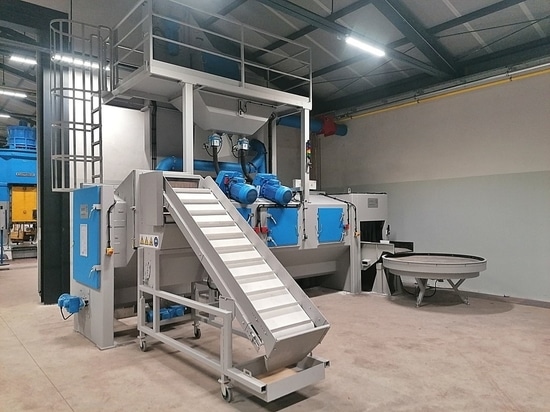 Grenailleuse hautement productive pour le grenaillage des extrémités de barres d'accouplement
