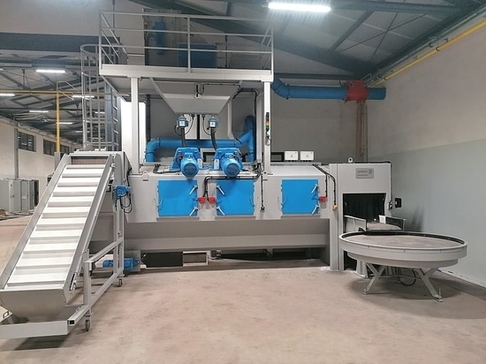 Grenailleuse hautement productive pour le grenaillage des extrémités de barres d'accouplement