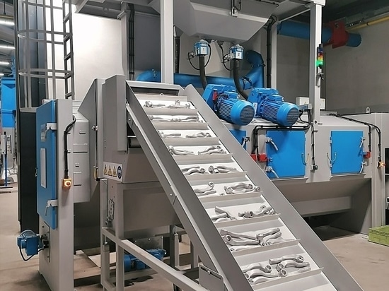 Grenailleuse hautement productive pour le grenaillage des extrémités de barres d'accouplement