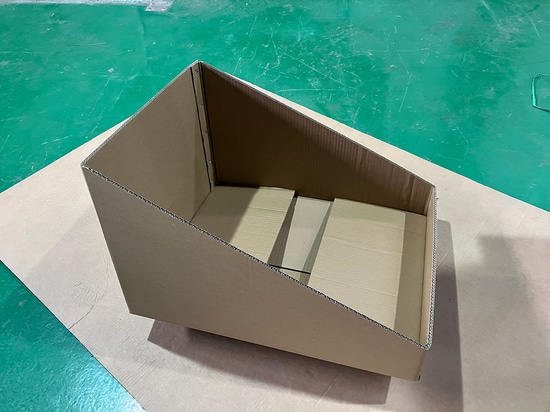 Boîte d'étagère en carton ondulé à couvercle ouvert | Boîte d'exposition fabriquée par la machine de fabrication de boîtes BM2508-Pro