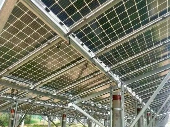 Bonne routine exploitation avec traitement anticorrosion GALAVAGRID durabilité panneaux solaires