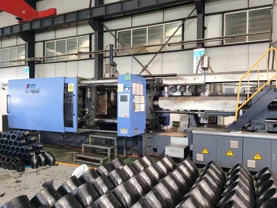 Machine de moulage par injection de raccords de tuyauterie en PE - Série GJ par SOUND Machinery