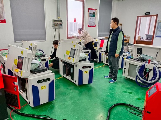 La machine à souder portative à laser espagnole a été testée et est prête à être expédiée