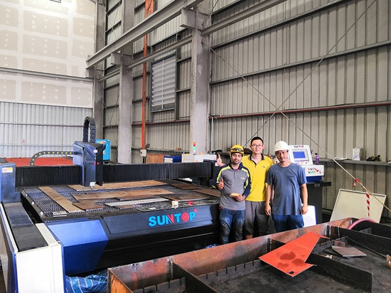 Installation d'une machine de découpe laser personnalisée de grande taille à Singapour